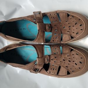 Aravon shoes